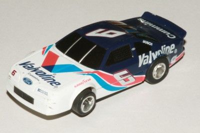 LIFE LIKE 9721 FORD THUNDERBIRD VALVOLINE #6 WHITE DK B  