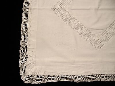 Beautiful Vintage EURO Sham Lace & Embroidery 30x29  