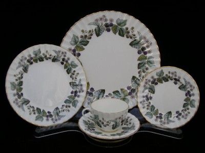 Royal Worcester LAVINIA Cream 5 Piece Place Setting  