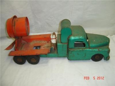 1940s VINTAGE STRUCTO TOY TRUCK PRESSED STEEL CEMENT TRUCK  