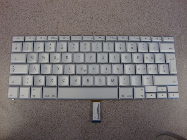 APPLE 15 Macbook Pro Keyboard 815 9349 A1260 SILVER  