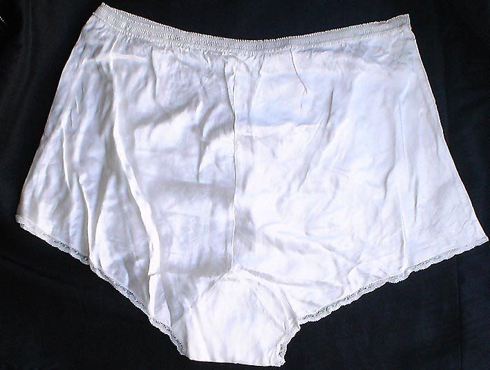 BEAUTIFUL ANTIQUE WHITE LADY SATIN LACE PATIES UNDERWEAR  