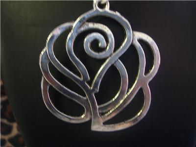 ANTIQUE SILVER ROSE NECKLACE. VINTAGE / KITSCH /  