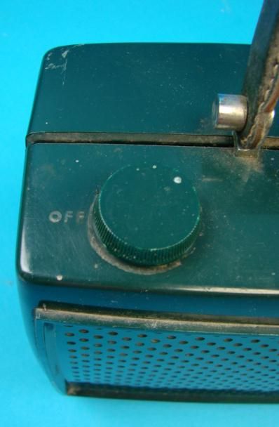 GE 630 Portable AC/DC Portable Antique Tube Radio Set  