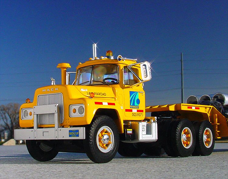 VERY RARE PENN DOT   R MACK LOWBOY   First Gear  