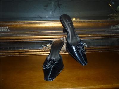 LINEA PAOLO Black Leather Slides Cute Accent Flower 7 M  