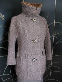   LOVELY WINTER WEIGHT 3/4 LENGTH COAT & SKIRT VINTAGE WALKING SUIT