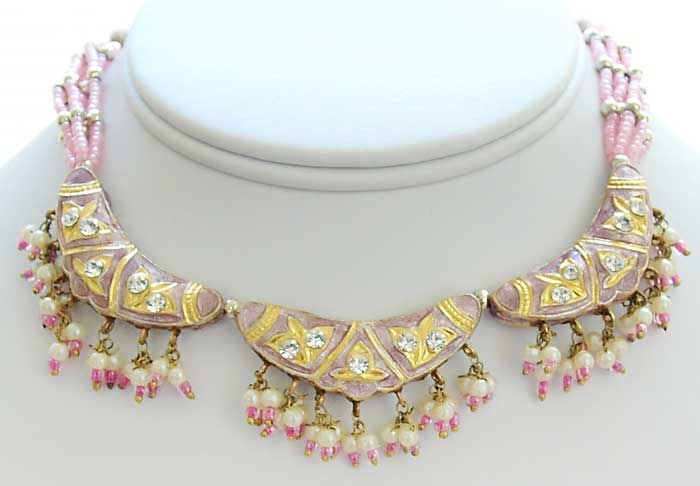 This lakh necklace & earrings set comes from the Rajasthan area of 