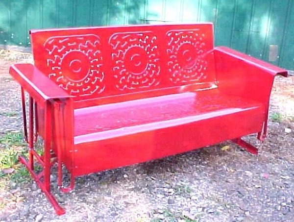   VINTAGE RED 1950s HEAVY METAL PORCH PATIO GLIDER SWING *Great Pattern