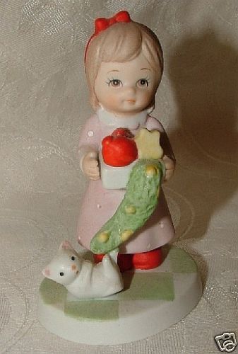   05413 1986 Little Treasures Figurine Girl and Kitten with Label  