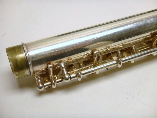 GEMEINHARDT FLS1 CLOSED HOLE FLUTE W/ CASE  