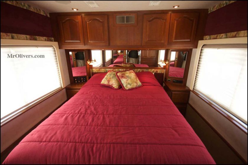 2000 36 ft Country Coach Magna Millennium • Sat System • 1 Slide 