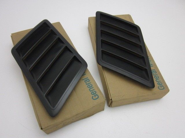 Camaro Z28 NOS Front Fender Louver Vents Pair LH & RH 1978 1979  