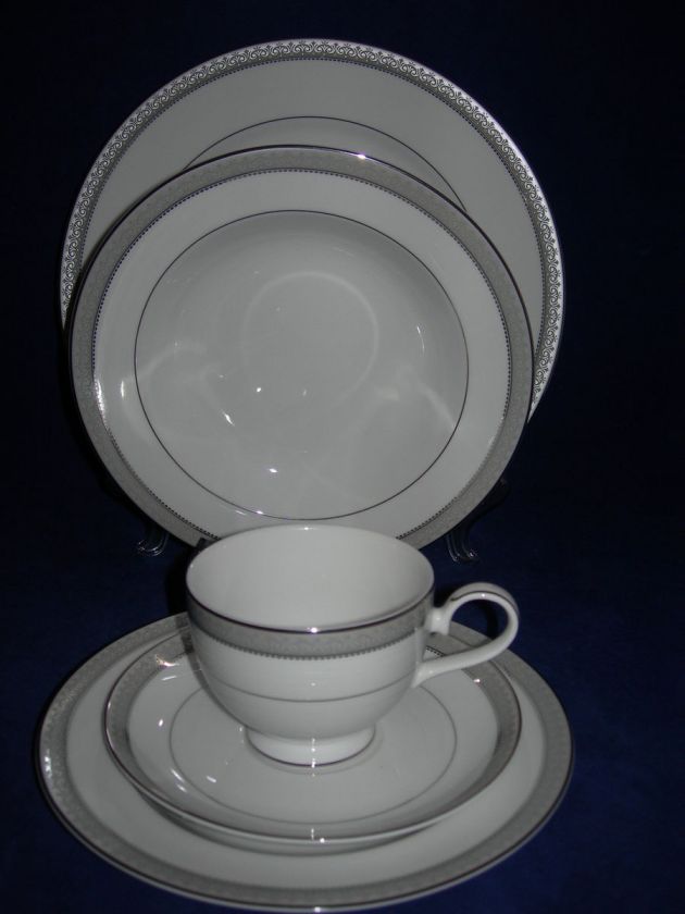 Mikasa Fine China Platinum Crown 5 Piece Place Setting/s L3428 NIB w 