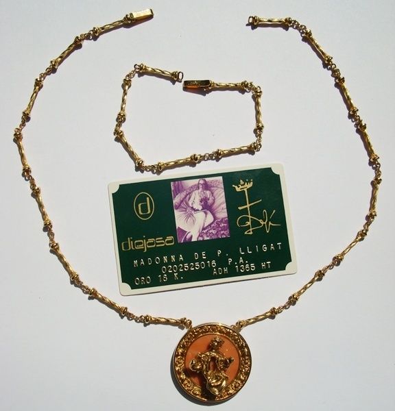   Madonna de Port Lligat  Solid gold 18 K. Necklaces & Pendants.  