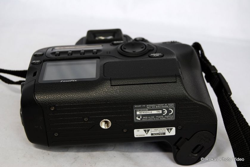 FujiFilm S2 pro digital camera body only w/ AC adapter 0074101480368 